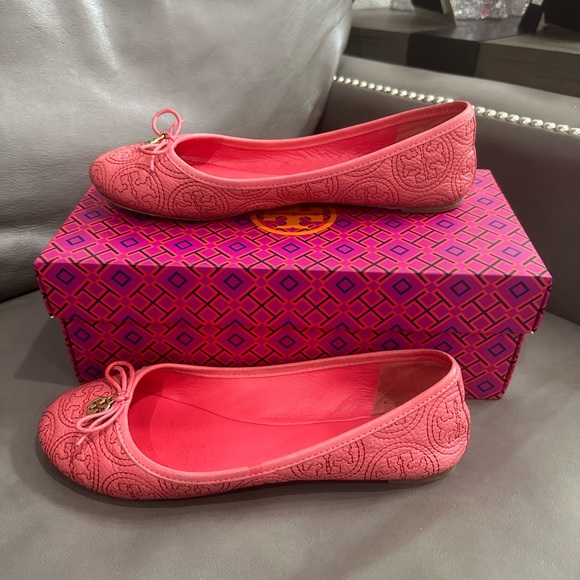 Tory Burch Chelsea Stitched Logo Ballerina Flats - Picture 2 of 5